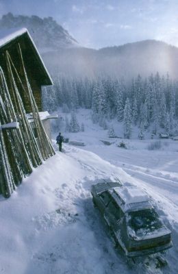 Volvo 360GLT
After the snow fall on my wee volvo.
Keywords: Italia