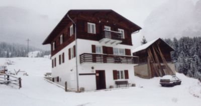 Crystal holidays called this the PRADEL
This is where i stayed during my stunt with crystal holidays on the 1998-1999 ski season in the Dolomites.
Keywords: Italia