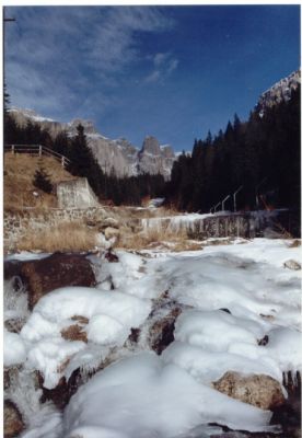 The Dolomites
The Dolomites (Italian: Dolomiti; German: Dolomiten; Friulian: Dolomitis) are a section of the Alps. 
Keywords: Italia